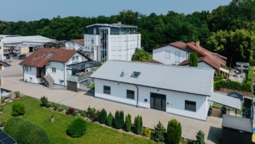 ATTRAKTIVES ENSEMBLE Wohnen und Arbeiten in Umkirch, 79224 Umkirch, Einfamilienhaus