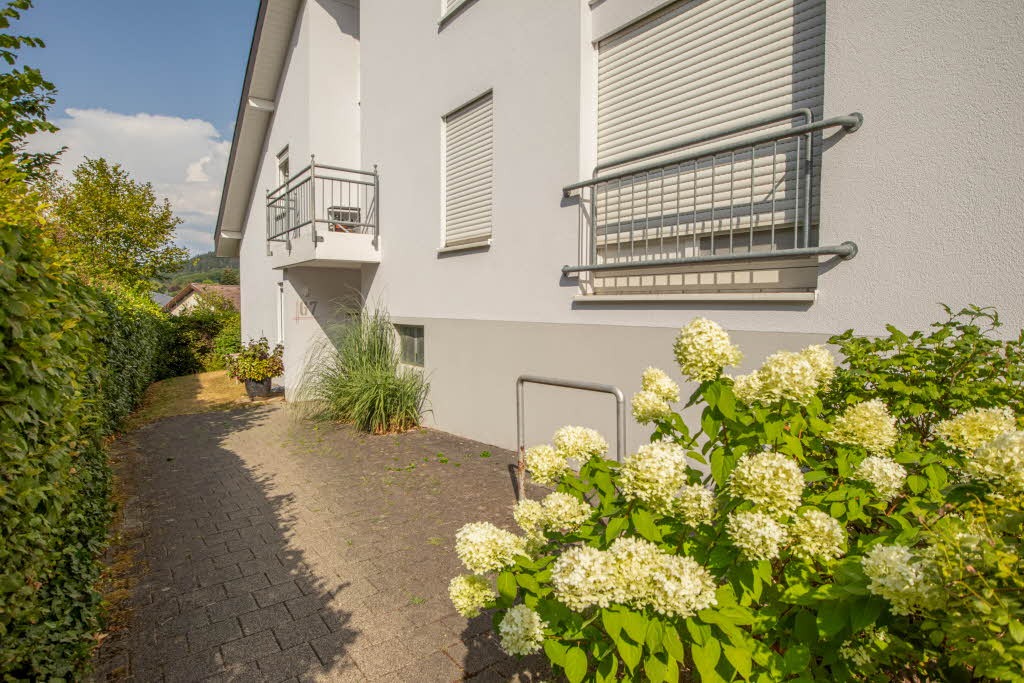 Weg zum Eingangsbereich
