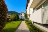 Gepflegter Zugang des Anwesens
