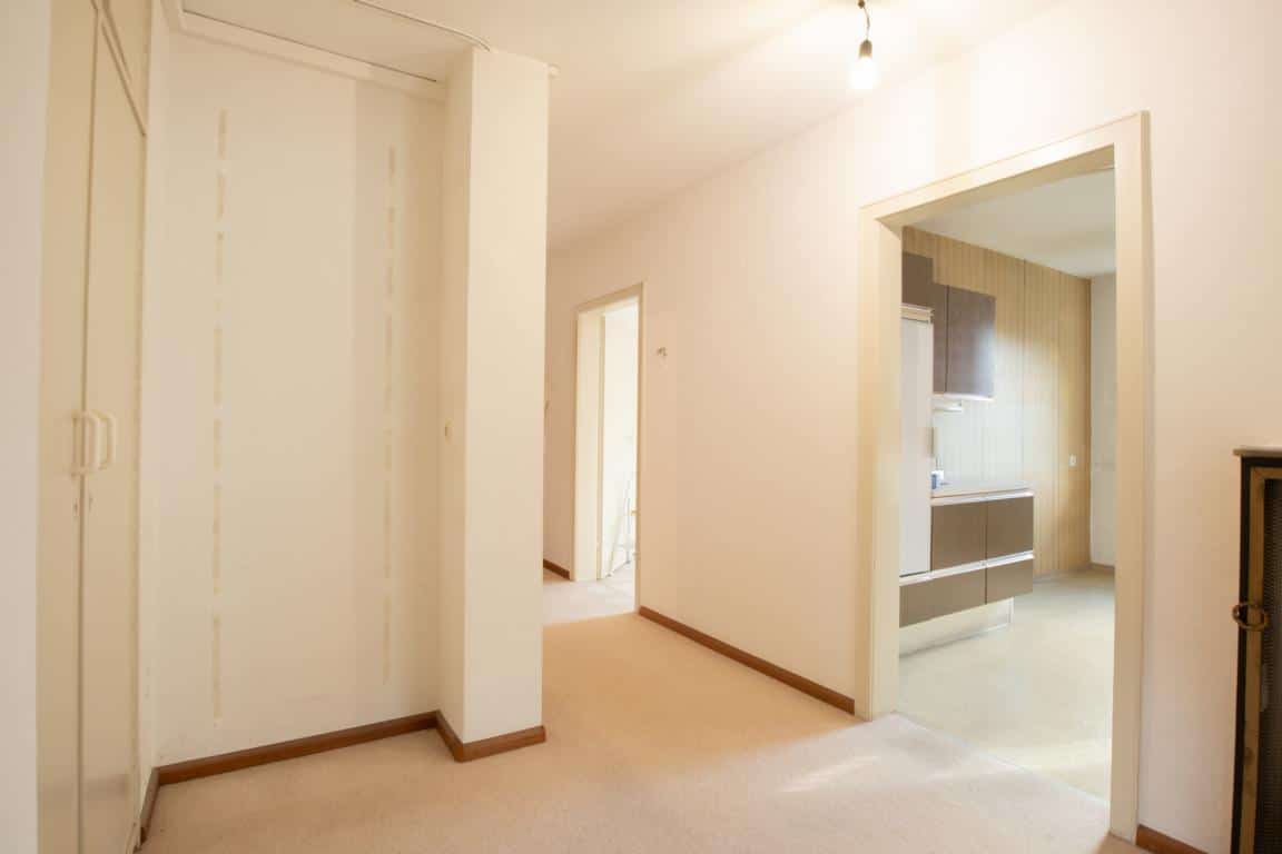 Flur mit Zugang zu den Zimmern und Platz für eine Garderobe