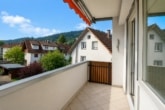 ...auf den überdachten Balkon
