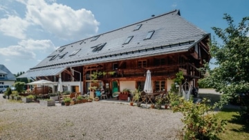 Idyllisch gelegenes Mehrfamilienhaus mit 6 Wohneinheiten in Stegen-Oberbirken, 79252 Stegen, Mehrfamilienhaus