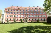 Ansicht des Hauses mit prachtvoller Fassade