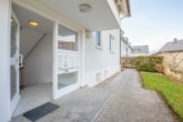 ... freundlichem Eingangsbereich