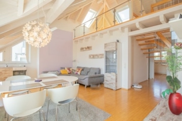 Stilvolle Maisonette-Wohnung mit Galerie und offenem Wohnkonzept, 79194 Heuweiler, Etagenwohnung