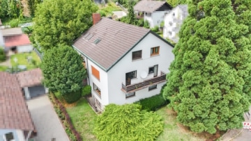 Mehrfamilienhaus in begehrter Lage am Fuße des Mauracher Bergs in Denzlingen, 79211 Denzlingen, Mehrfamilienhaus