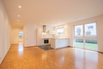 Rarität in Gundelfingen: Bezugsfreie 3-Zimmer-Eigentumswohnung mit Garten, 79194 Gundelfingen, Erdgeschosswohnung