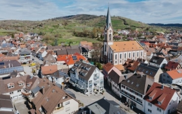 Überzeugendes Investitionsangebot: Wohn- und Geschäftshaus in Ihringen, 79241 Ihringen, Mehrfamilienhaus