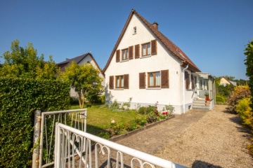Einfamilienhaus mit großem Grundstück in begehrter Lage von Freiburg-Mooswald, 79110 Freiburg, Einfamilienhaus