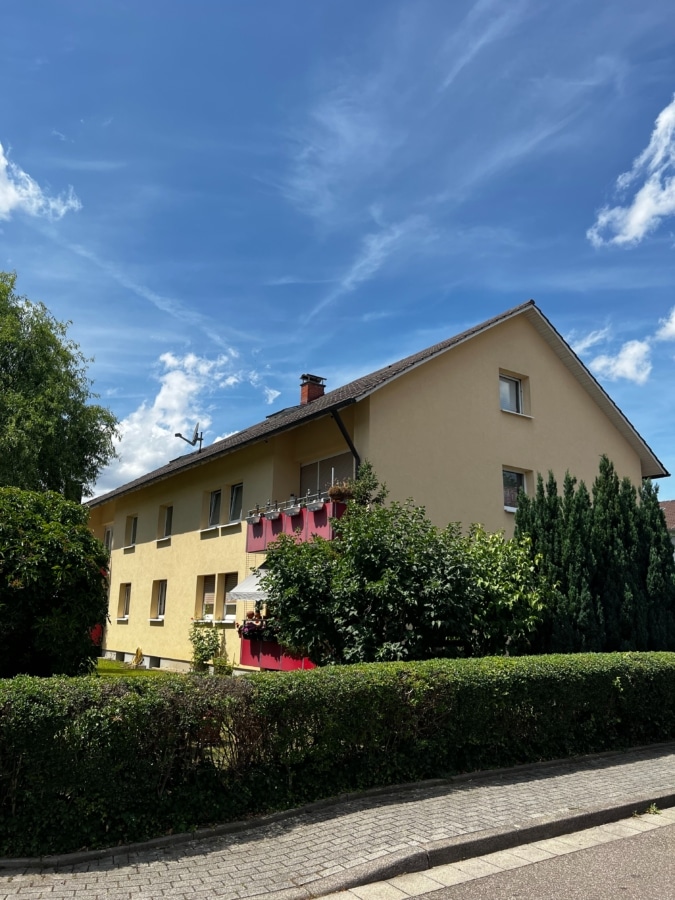 Gemütliche 3,5-Zimmer Wohnung in schöner Lage von Bad-Krozingen - Hausansicht