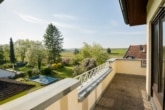 Sonniger Südwest-Balkon mit Blick in die Ferne und Umlauf...