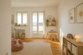 Vielseitig nutzbares Zimmer mit Balkonzugang (Visualisierung)