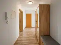 Einladender Eingangsbereich mit Zugang zu allen Räumen