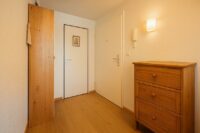 Eingangsbereich mit Garderobe und Gäste-WC