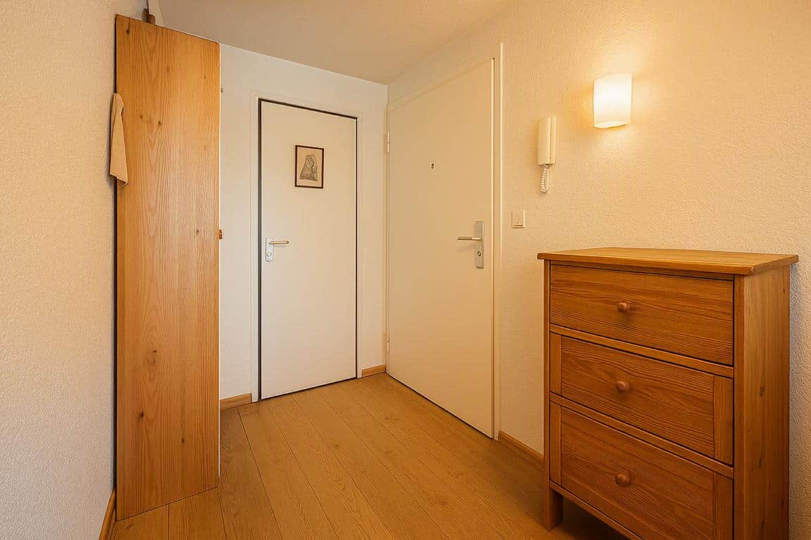 Eingangsbereich mit Garderobe und Gäste-WC