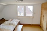 Helles Schlafzimmer im Dachgeschoss