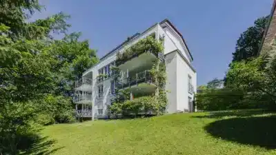 Wohnen mit schöner Aussicht -Großzügige Eigentumswohnung in begehrter Lage, 79100 Freiburg, Etagenwohnung