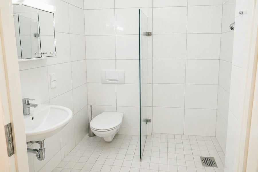 ...mit integriertem Duschbad