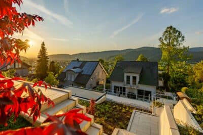 Panoramablick mit Pool, Gartenlandschaft und Weitblick in FR-Littenweiler, 79117 Freiburg, Villa