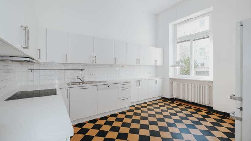 Großzügige Küche mit zeitlosen Details
