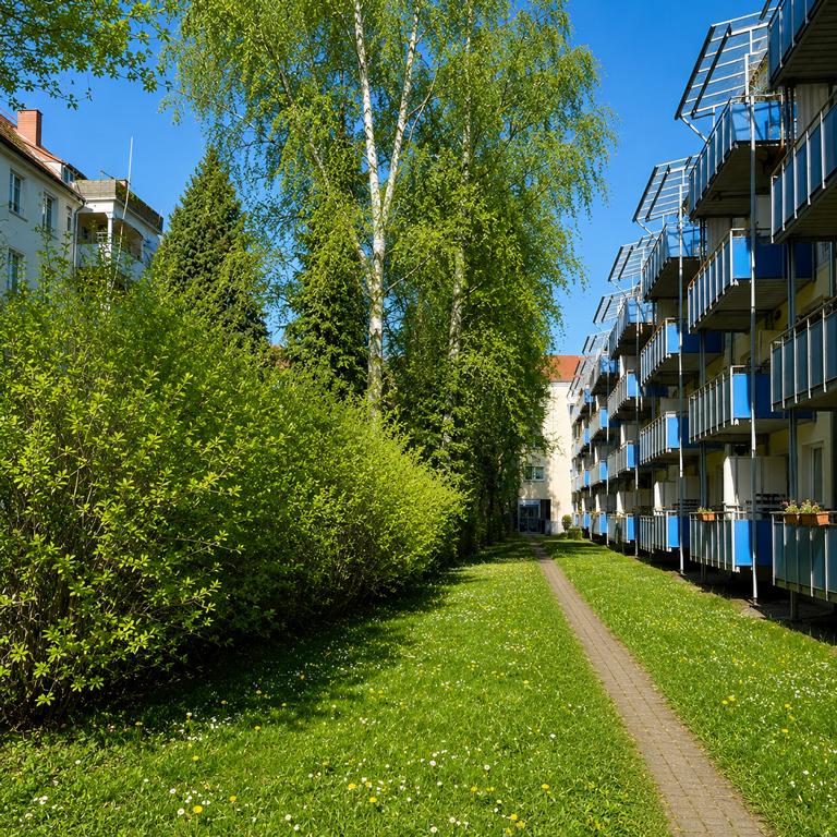 Überdachte Balkone mit Blick ins Grüne