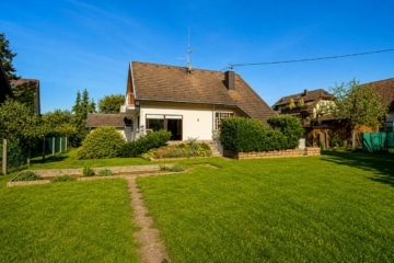Einfamilienhaus mit Einliegerwohnung in schöner Wohnlage von Hugstetten, 79232 March, Einfamilienhaus