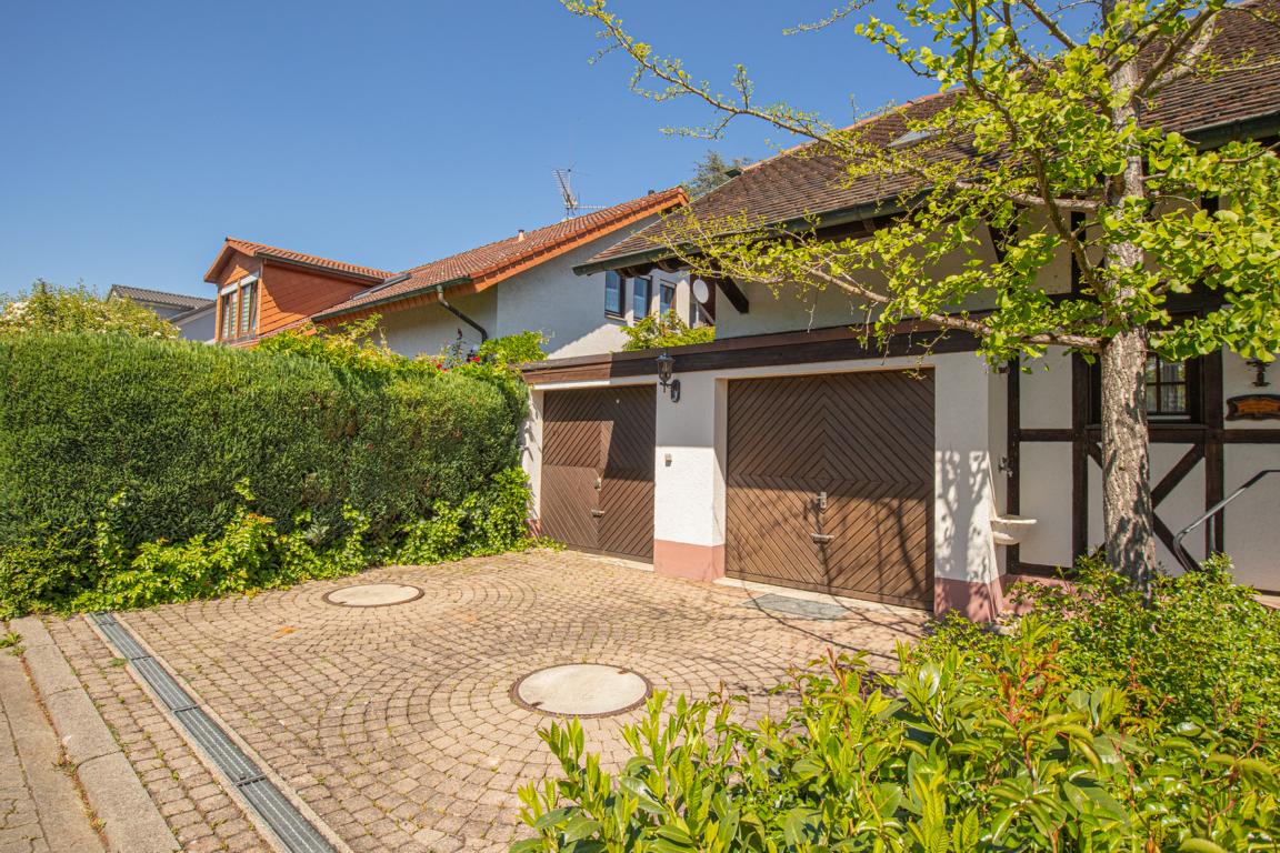 Große Doppelgarage für Ihren Fuhrpark