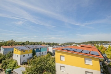 FR-Rieselfeld: Schöne Dachgeschosswohnung mit großer West-Terrasse und Aufzug, 79111 Freiburg im Breisgau, Dachgeschosswohnung