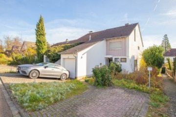 Ihr neues Zuhause in Munzingen: Gepflegtes Einfamilienhaus mit Einliegerwohnung, 79112 Munzingen, Reihenendhaus