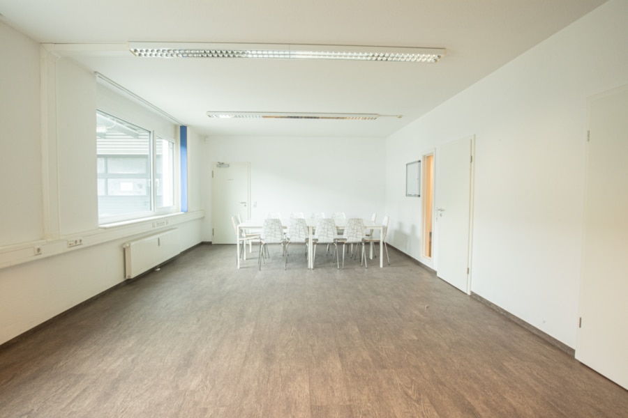 Moderne und attraktive Bürofläche in Kirchzarten - Besprechungszimmer/mögliche Lagerfläche