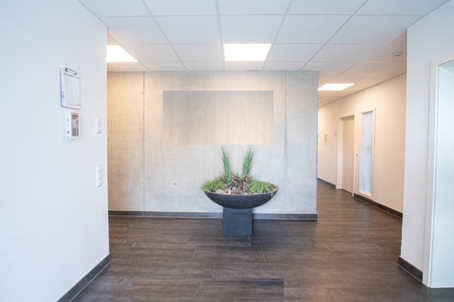 Moderne und attraktive Bürofläche in Kirchzarten - Geschmacksvoller Eingangsbereich