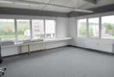 Büroräume mit großen Fensterfronten...