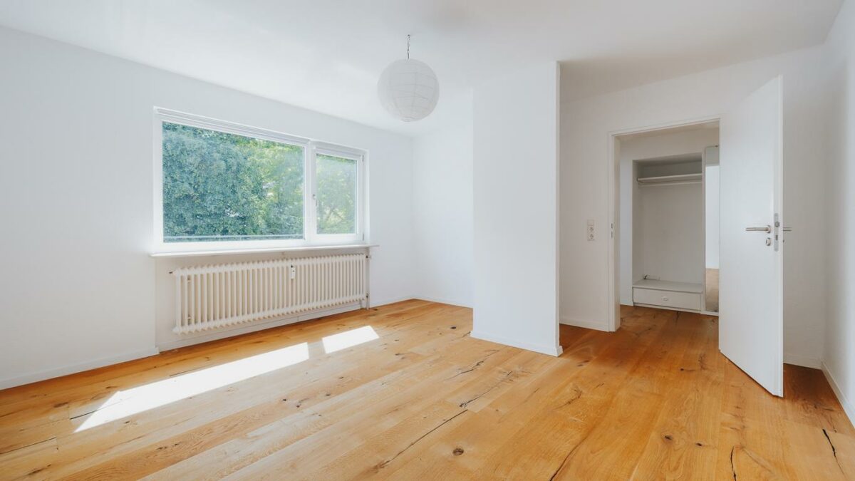 Weiterer Schlafraum mit viel Tageslicht