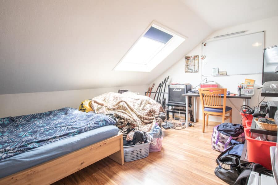 Vermietete Dachgeschosswohnung in Littenweiler (Erbbaurecht) - Schlafzimmer 2